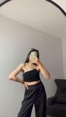 Tek Omuz Boncuk Askılı Siyah Triko Crop Body