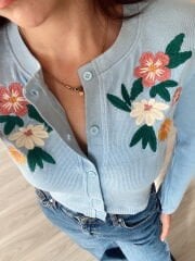 Zra İşlemeli Bebe Mavi Düğmeli Hırka