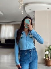 Zra İşlemeli Bebe Mavi Düğmeli Hırka