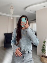 Gri Yıkamalı Yırtık Detaylı Kazak