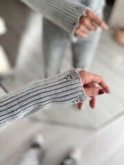 Gri Yıkamalı Yırtık Detaylı Kazak