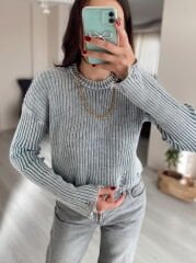 Gri Yıkamalı Yırtık Detaylı Kazak