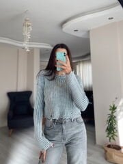 Gri Yıkamalı Yırtık Detaylı Kazak