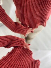 Kırmızı Yıkamalı Yırtık Detaylı Kazak