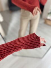 Kırmızı Yıkamalı Yırtık Detaylı Kazak