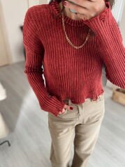 Kırmızı Yıkamalı Yırtık Detaylı Kazak